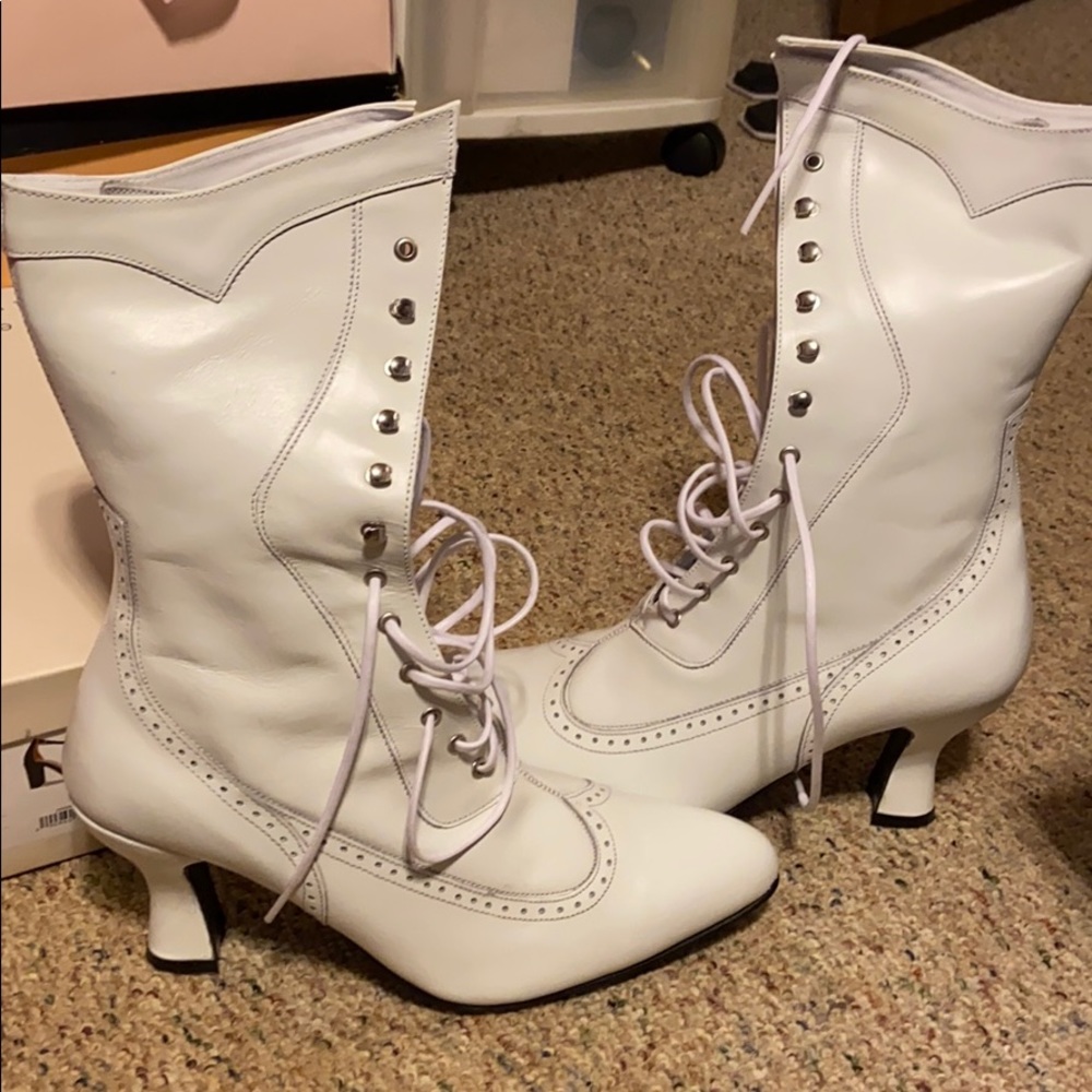 Classic white oak tree boots